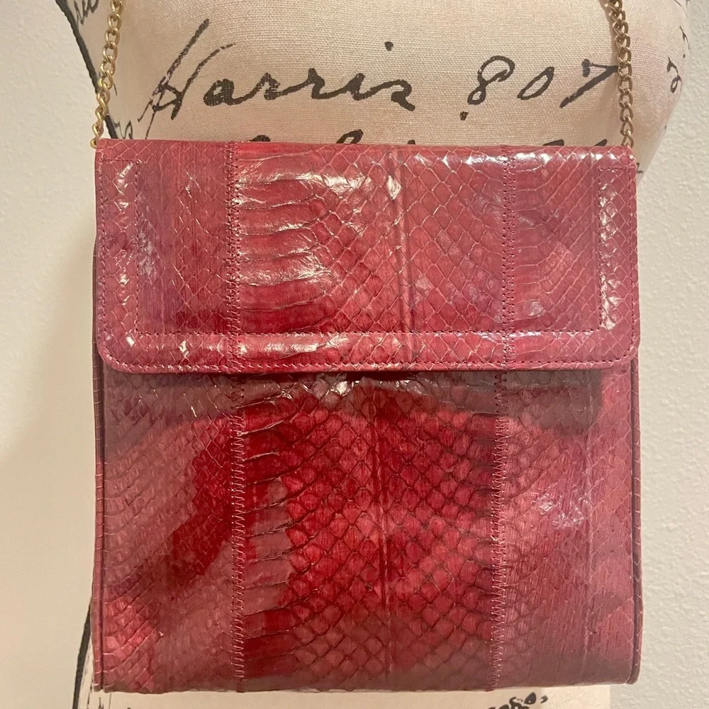 VTG 70’s Genuine Snakeskin Clutch Shoulder Bag Red Gold chain strap Flap LUXURY - Picture 9 of 15